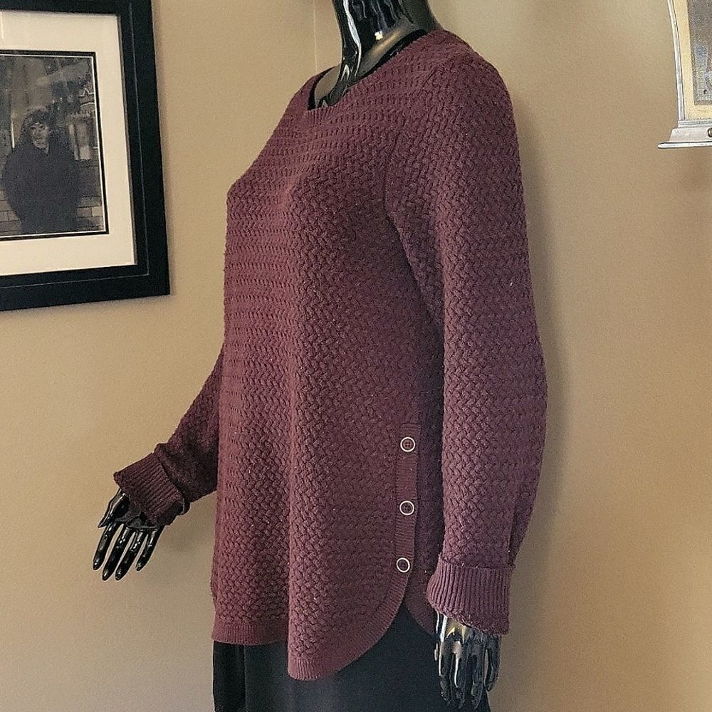 Artisan
NY Sweater Size Medium.